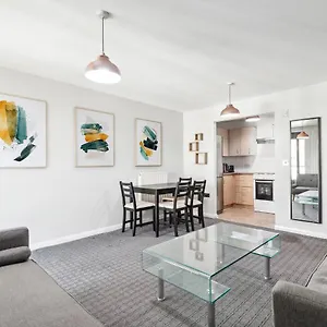 Apartment Docklands Cozy View, London