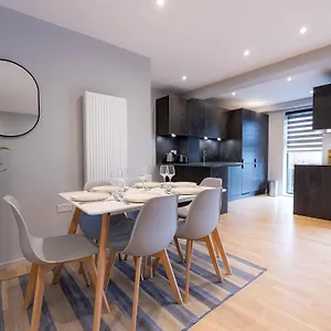 Luxurious Hackney Near Train Station Londen
